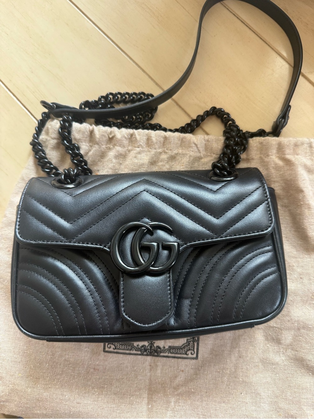 Gucci Marmont Black Quilted Leather Crossbody Bag with Chain Strap - Picture 10 of 11